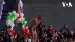 1946 թվականին Հռոմում նոր տարին նշում են կամրջից Տիբեր գետը ցատկելով