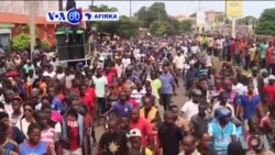 VOA60 AFIRKA: A Kasar Guinea Dubban Dubatun Mutane Sun Yi Zanga Zanga A Birnin Conakry