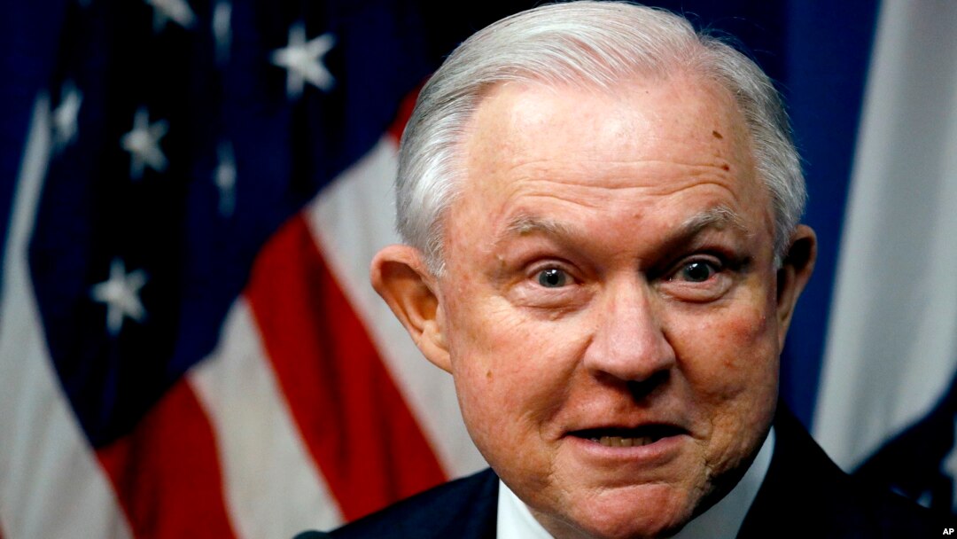 El secretario de Justicia de EE.UU., Jeff Sessions, anunció la designación de cinco grupos criminales como principal amenaza.