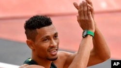 Le Sud-Africain Wayde Van Niekerk, champion olympique 2016 et détenteur du record du monde (43.03), a remporté le titre mondial du 400 m en bouclant le tour de piste en 43 sec 98, à Londres, 8 août 2017.