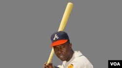 El ex jardinero y bateador de los Bravos de Atlanta, Hank Aaron. [Foto de archivo]