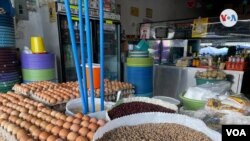 Los huevos y los cereales son algunos de los productos con los mayores incrementos. [Foto Karla Arévalo/VOA].