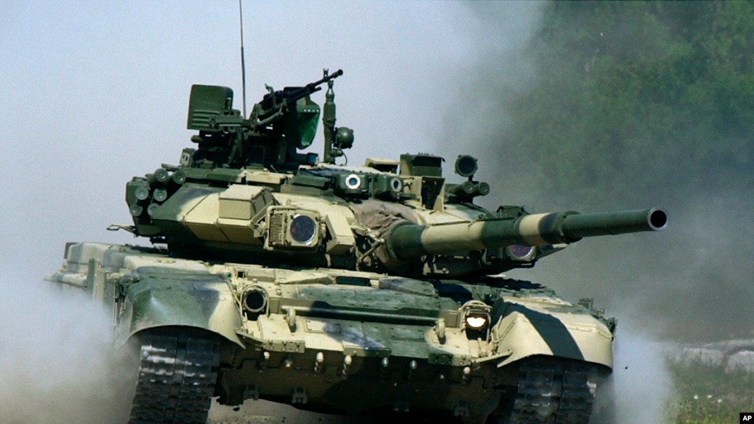 Imwe mu mbunda za rutura zikorerwa mu Burusiya yitwa tank T-90S, ni Rudahusha mu kurasa ibisasu ku ntego zaba izo ku butaka cyangwa indege ziri mu kirere. 