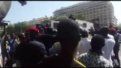 La police disperse la manifestation de Wade à Dakar (video)