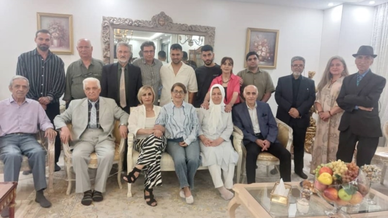 محمد سیف‌زاده در دیدار با میلاد بختیاری پس از آزادی: دادگاه‌های انقلاب ناقض حق دادرسی عادلانه‌اند