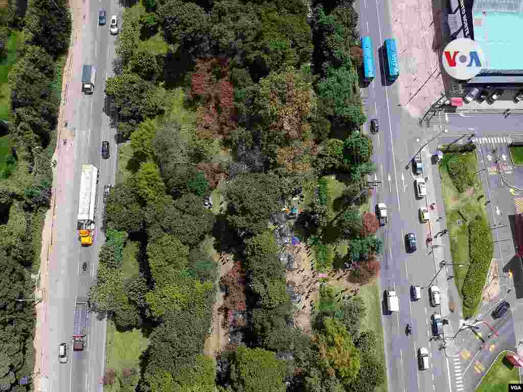 Este campamento est&#225; ubicado al norte de Bogot&#225;, en un separador de la autopista norte.