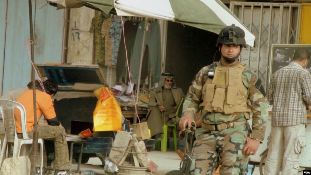 Anggota pasukan militer Irak di kota Fallujah.