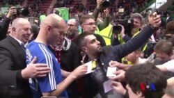 Zidane rejoue avec les vainqueurs de la Coupe du monde 98 (vidéo)