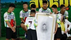 VOA Asia - Thai football team tells details of cave rescue