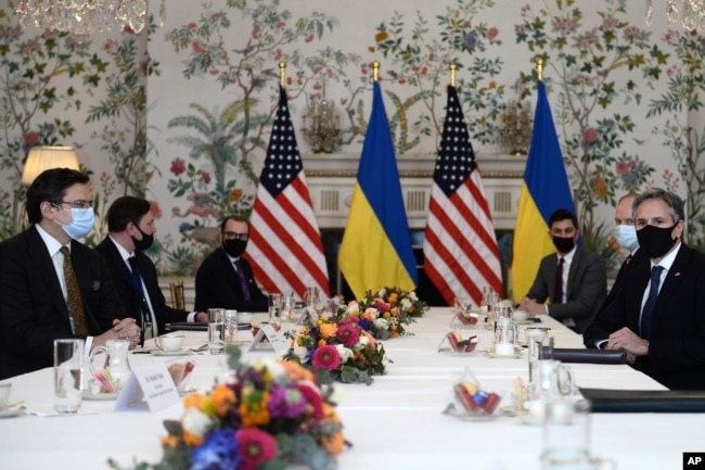 FILE - Ukrainian Foreign Minister Dmytro Kuleba, left, meets with United States Secretary of State Antony Blinken, right, in Brussels, Belgium, April 13, 2021.