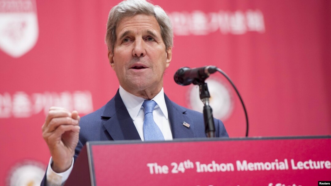 Menlu AS John Kerry berbicara mengenai keamanan dunia maya dan kebebasan Internet di Universitas Korea di Seoul, Korea Selatan (18/5).