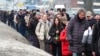 «Ты не боялся, и мы не боимся!»: проститься с Навальным пришли тысячи россиян