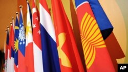 Trung Quốc nói muốn hợp tác và đối thoại với bộ quốc phòng các nước ASEAN để cùng bảo đảm hòa bình, ổn định khu vực, nhưng né tránh đề cập đến vấn đề Biển Đông.