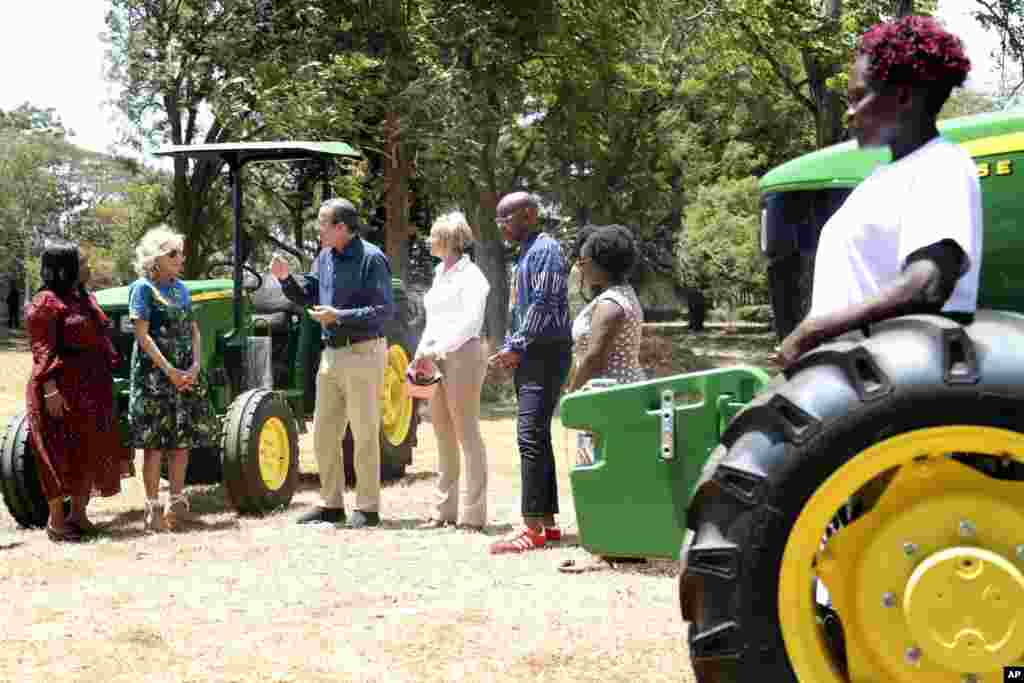 &nbsp;Mke wa rais wa Marekani Jill Biden na waziri wa masuala ya Afrika Mashariki Rebecca Miano wahudhuria maonyesho ya ujasiriamali yaliyoandaliwa na Hello Tractor.