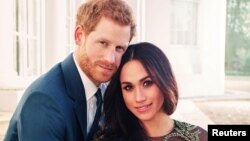 Pangeran Harry dan Meghan Markle pada saat foto resmi acara pertunangan mereka di istana Windsor, Inggris 17 Desember lalu. 