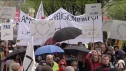 布鲁塞尔民众举行反极端主义游行示威