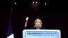 Marine Le Pen, líder de extrema derecha francesa y candidata del partido de extrema derecha Reagrupamiento Nacional (RN), pronunció un discurso tras los resultados parciales en la primera vuelta de las elecciones parlamentarias anticipadas en Henin-Beaumont, Francia.