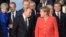 Thủ tướng Đức Angela Merke nói chuyện với Tổng thống Nga Vladimir Putin trong ngày đầu tiên của Hội nghị Thượng đỉnh G-20 ở Hamburg, Đức, 7/7/2017.