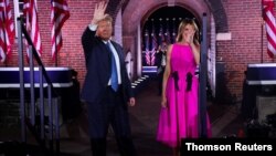 El presidente Trump y su esposa Melania en la tercera noche de la convención nacional republicana. 