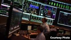 PJM manages the flow of electricity to 60 million customers in 13 US states from its control room in Valley Forge, Pennsylvania. (Courtesy PJM Interconnection)