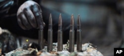 فشنگ‌های تفنگ تک‌تیرانداز «صیاد ای‌ام-۵۰» ساخت ایران در یک ویدیوی تبلیغاتی حماس