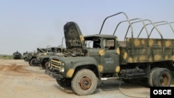 Kendaraan militer milik pasukan setia Presiden Suriah Bashar al-Assad di dekat Bandara Internasional Aleppo, 23 Februari 2013. (Foto: Reuters)