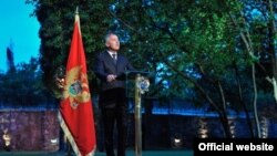 Crnogorski premijer Milo Đukanović govori na prijemu povodom Dana nezavisnosti Crne Gore (Biro)