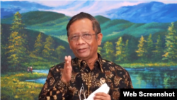 Menko Polhukam Mahfud Md saat memberikan keterangan pers secara daring, Selasa (2/2/2021) (Foto: YouTube Kemenko Polhukam RI)