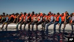 Abimukira baturuka muri Eritreya, Mali na Bangladesh, mw'ibahari Mediterane