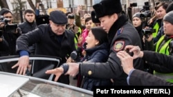 Unjuk rasa anti-pemerintah yang digelar dua kelompok oposisi di Almaty, Kazakhstan, Sabtu, 22 Februari 2020. (Foto: RFE)