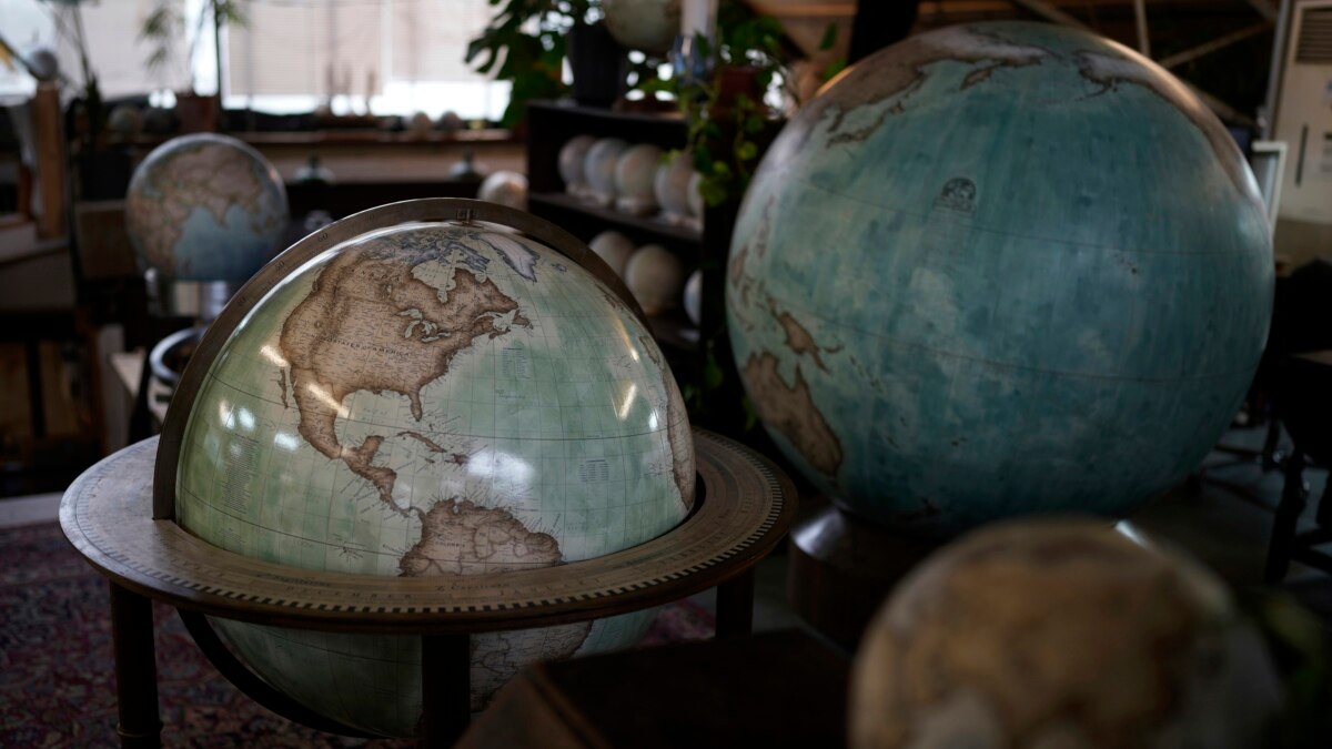 Globes Remain Popular, Even with Google Earth