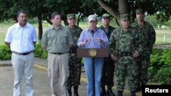 El presidente Juan Manuel Santos se dirigió a los soldados desde la provincia de Arauca y le pidió seguir adelante, en tanto no se firme la paz. 