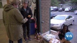 VOA英语视频: “食物银行”为低收入者提供感恩节大餐