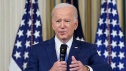 FILE - Presiden Joe Biden menjawab pertanyaan wartawan saat di Gedung Putih, Washington, D.C., 9 November 2022. (Susan Walsh/AP)