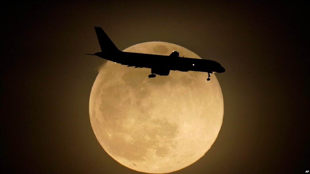 26. april 2021. godine,avion se približava međunarodnoj zračnoj luci Louisville u Louisvilleu