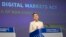 ARCHIVO - La comisaria europea de Europa adaptada a la era digital, Margrethe Vestager habla durante una conferencia de prensa sobre la ley de mercados digitales en la sede de la UE en Bruselas, el 25 de marzo de 2024.