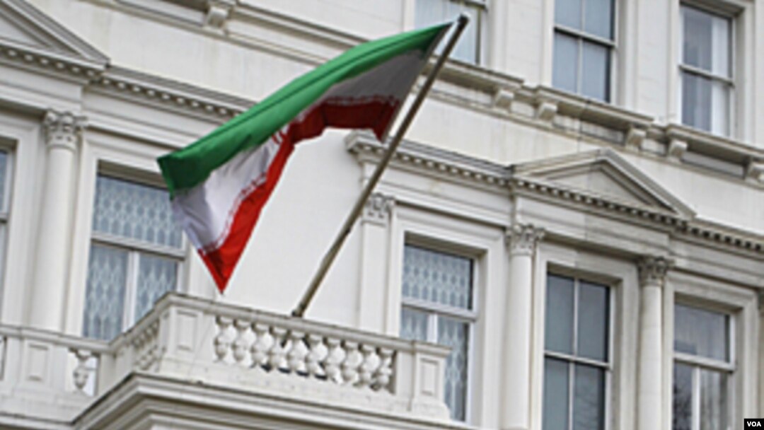 Polisi Inggris siaga di depan Kedutaan Iran di London setelah Menlu Inggris meminta diplomat Iran meninggalkan London (30/11).