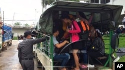 Thai immigration officer check Myanmar on car 