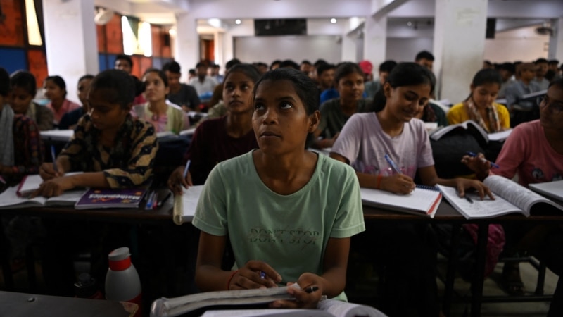 Economy booms but India's young hanker for government jobs
