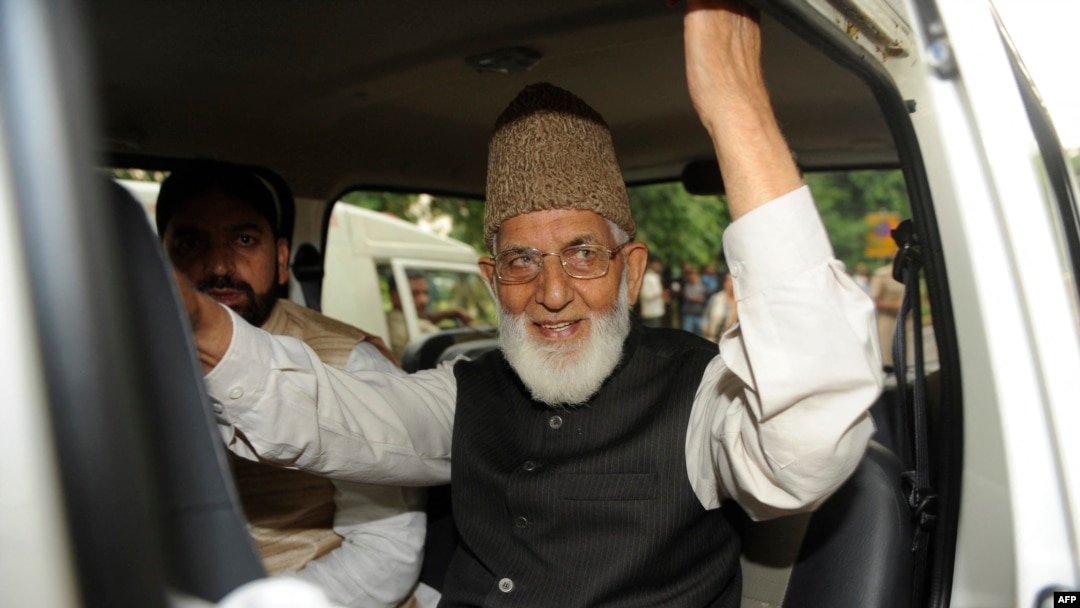 Syed Ali Shah Geelani, ikon perjuangan wilayah Kashmir yang disengketakan dalam melawan pemerintah India, meninggal dunia dalam usia 92 tahun, Rabu malam, 1 September 2021. (Foto: SAJJAD HUSSAIN / AFP)