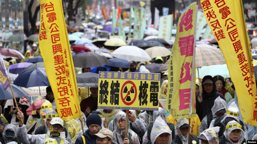 Demonstrasi besar-besaran berlangsung di Taipei, Taiwan, menuntut pengakhiran produksi energi melalui teknologi nuklir (8/3). 