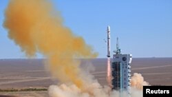 El lanzamiento se hizo desde el Centro de Satélites de Jinquán en la provincia de Gansu al noroeste de China.