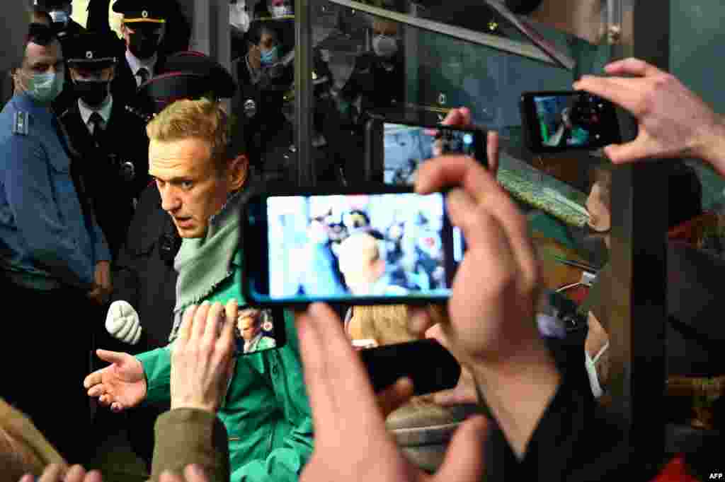 Russian opposition leader Alexei Navalny is seen at the passport control point at Moscow&#39;s Sheremetyevo airport. Police detained the Kremlin critic at the airport shortly after he landed on a flight from Berlin, an AFP journalist at the scene said.