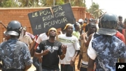 Supporters of opposition Togolese party 'Union of Forces for Change' (UFC), rally in the center of Lome, 13 Mar 2010