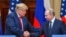 Tổng thống Hoa Kỳ Donald Trump (trái) và Tổng thống Nga Vladimir Putin bắt tay trước khi tham dự cuộc họp báo chung sau cuộc gặp tại Dinh Tổng thống ở Helsinki, ngày 16/7/ 2018.