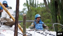 Des casques patrouillent près de Tongo, Nord-Kivu, le 11 mars 2014.