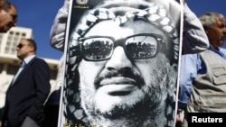 Des analyses de trois laboratoires pourraient déterminer si oui ou non, Yasser Arafat a été empoisonné