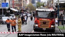 Pripadnici službi za hitna reagovanja u oblasti oštećenoj zemljotresom u predgrađu Windsor, u Melbourneu, Australija, 22. septembar 2021.