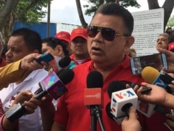 El diputado sandinista Wilfredo Navarro defiende la política del gobierno nicaragüense.