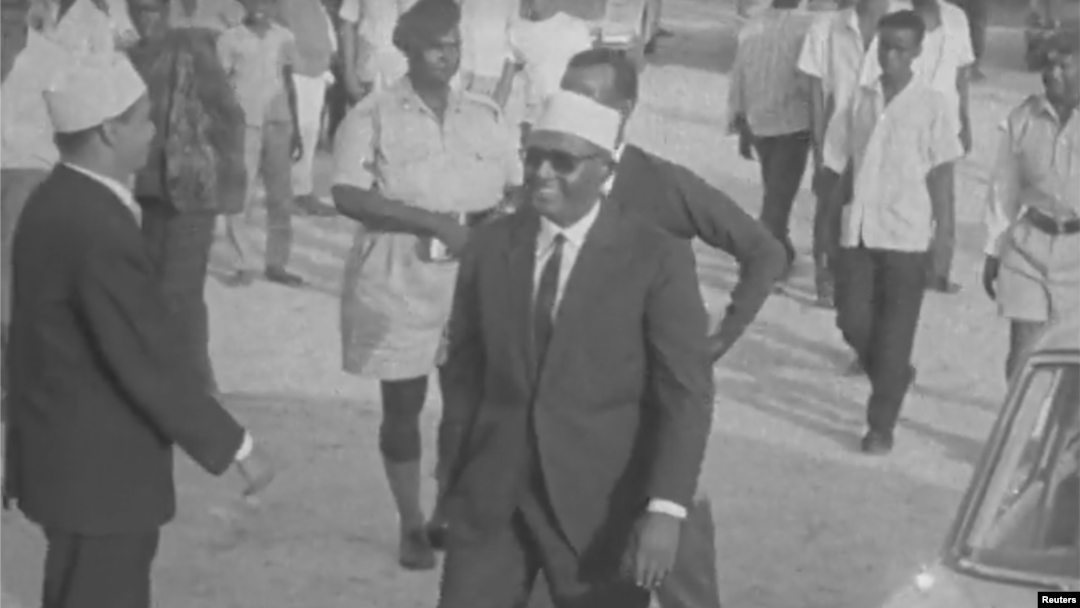 Arab slavyan ayolni sikadi Lezbiyenlar qol eshak bilan